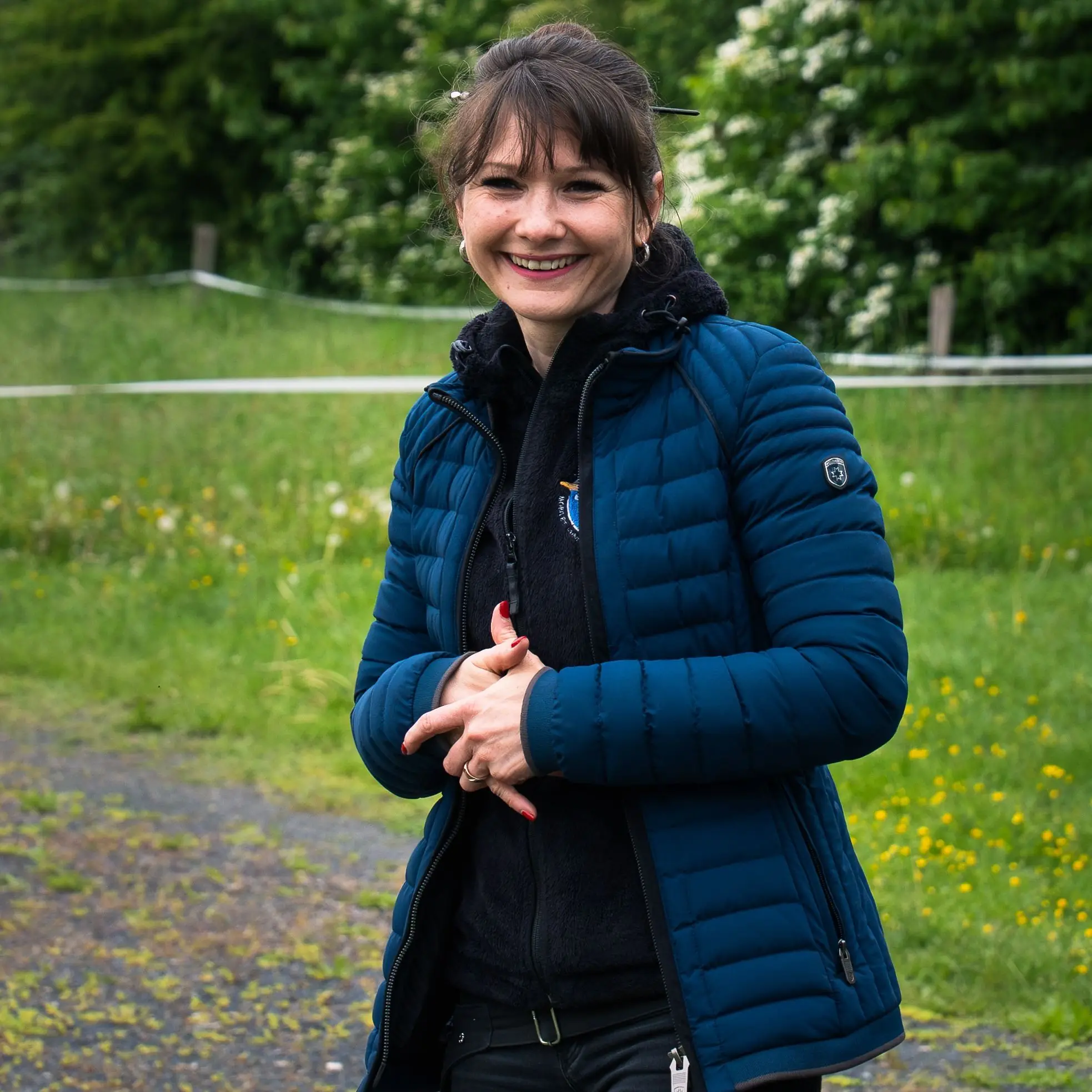 Hundetrainerin Jacky Fluck bei einem Hundetraining in Rommerskirchen